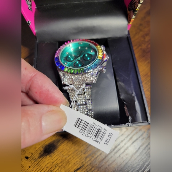 Ed Hardy women Chonograph watch with Crystal pave dial/band Skull Box - Picture 3 of 12